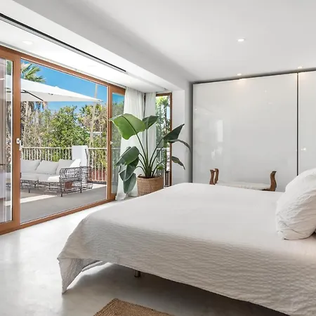 Outstanding, Luxury 4-bedroom In Villa *