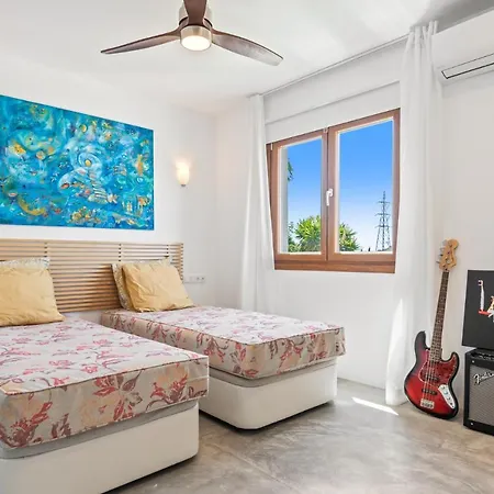 Outstanding, Luxury 4-bedroom In * Marbella