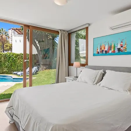 Outstanding, Luxury 4-bedroom In *