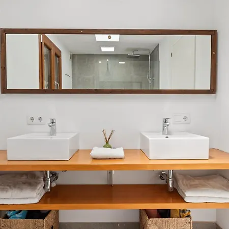 Outstanding, Luxury 4-bedroom In *