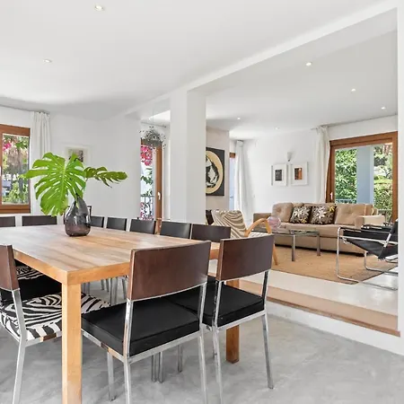 Outstanding, Luxury 4-bedroom In Villa *