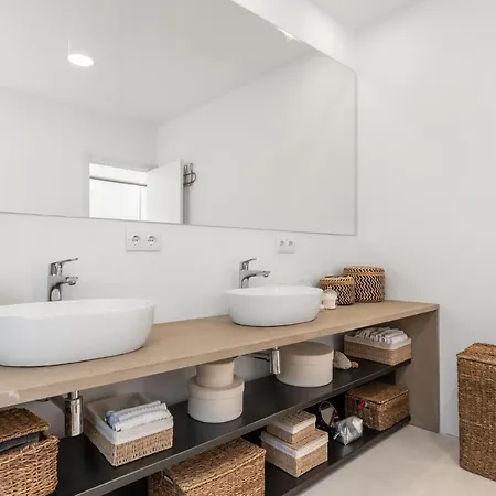 Outstanding, Luxury 4-bedroom In *
