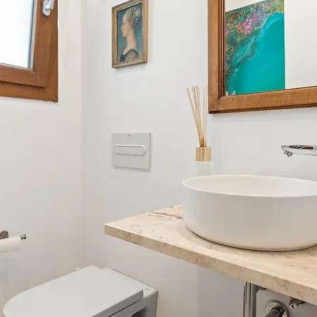 Outstanding, Luxury 4-bedroom In Villa *