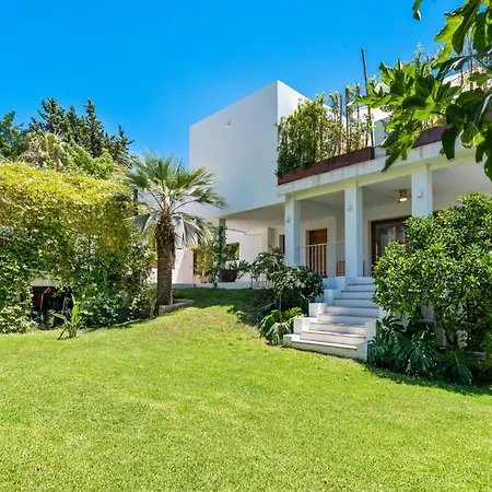 Villa Outstanding, Luxury 4-bedroom In *