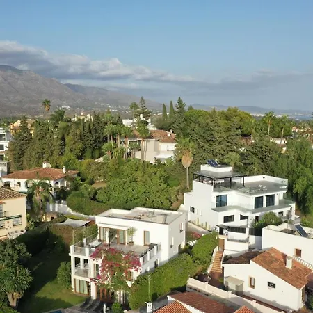 Outstanding, Luxury 4-bedroom In *